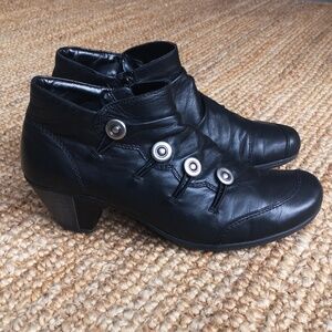 Remonte leather ankle boots
